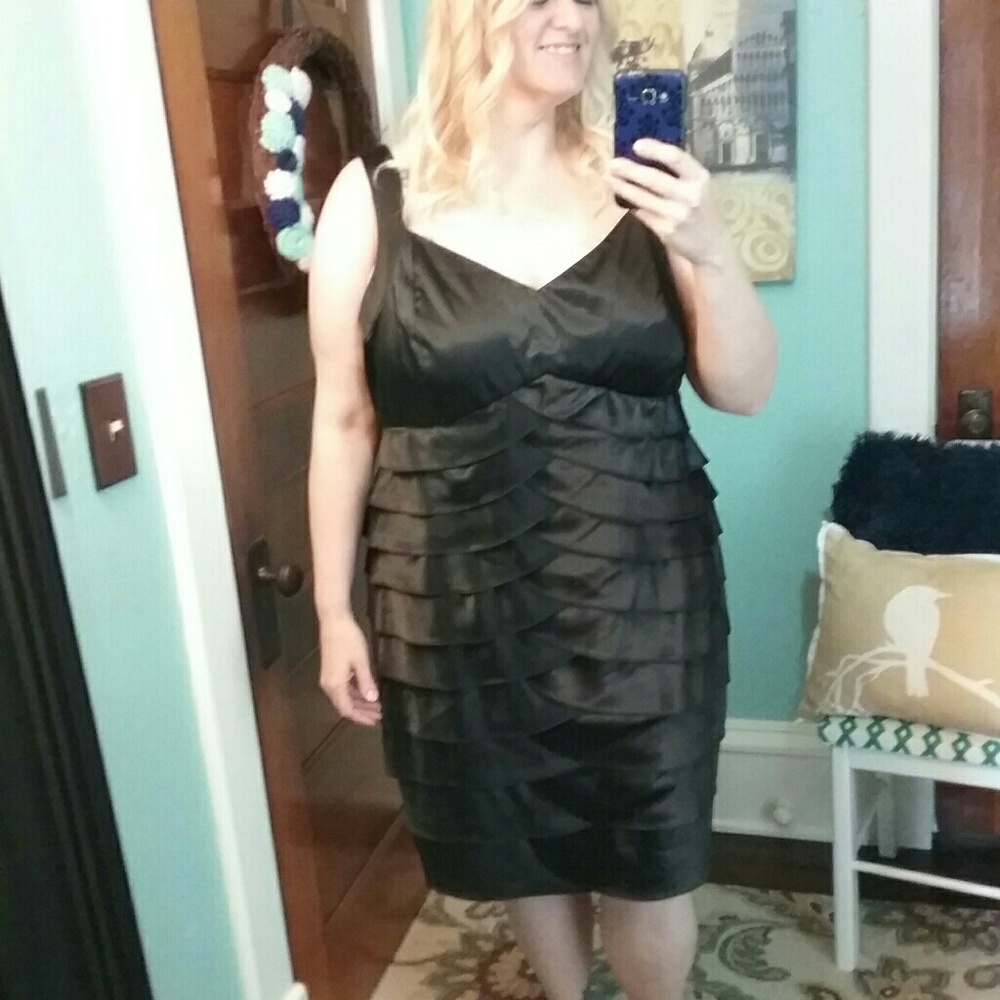 Amazing Black satin-like dress LBD